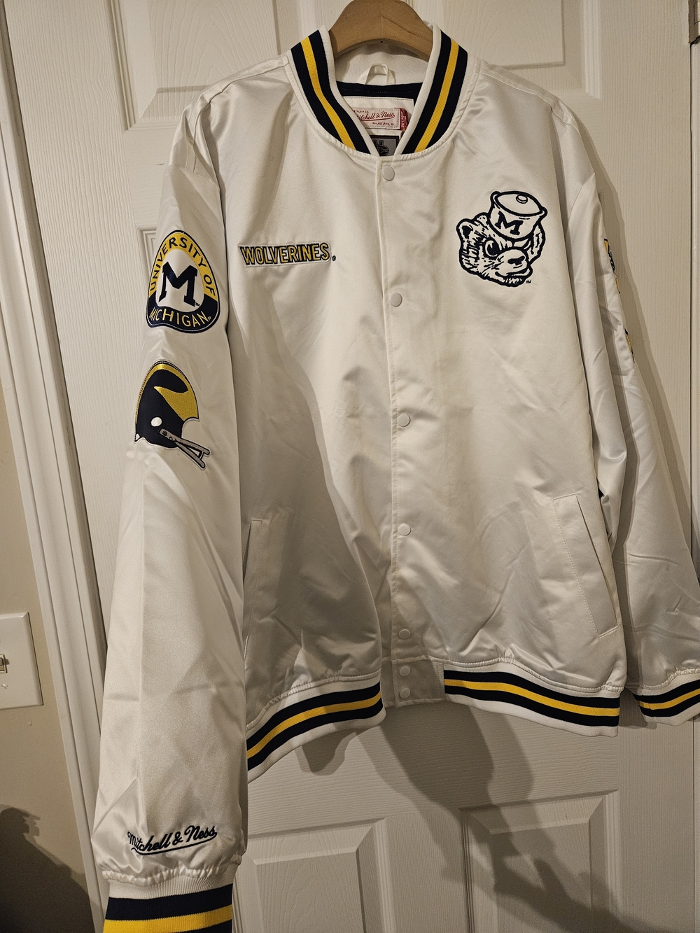University of Michigan Retro Wolverines NWT Mitchell&Ness Satin Snap-Front 2XL